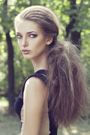 Легка укладка на довге волосся: способи створення зачіски в домашніх умовах, як зробити локони