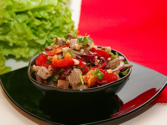 Кращі мясні салати без майонезу: рецепти смачних і корисних страв