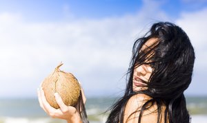 Маска для волосся з кокосового масла: властивості, рецепти, користь для волосся
