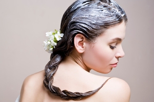 Маски для волосся з кефіром: користь кефіру для волосся, яєчна і медова маска і какао, відгуки