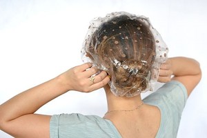 Маски проти випадіння волосся з додаванням аптечних вітамінів в ампулах