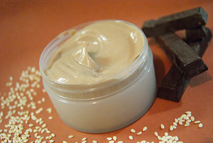 Масло какао для волосся: користь, способи застосування, рецепти масок