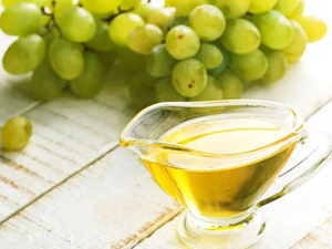 Масло виноградної кісточки для особи: властивості і способи застосування, рецепти масок, відгуки