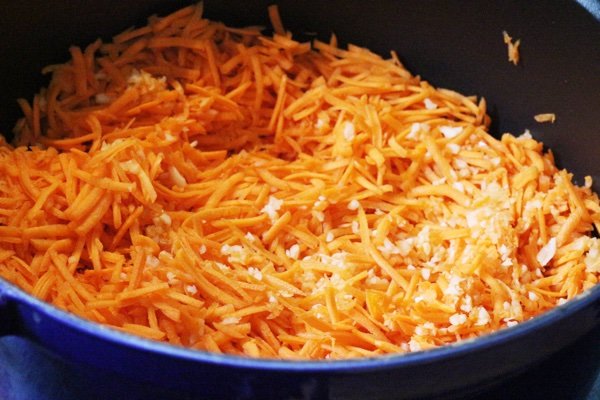 Морква з сиром і часником: рецепт салату, підготовка продуктів