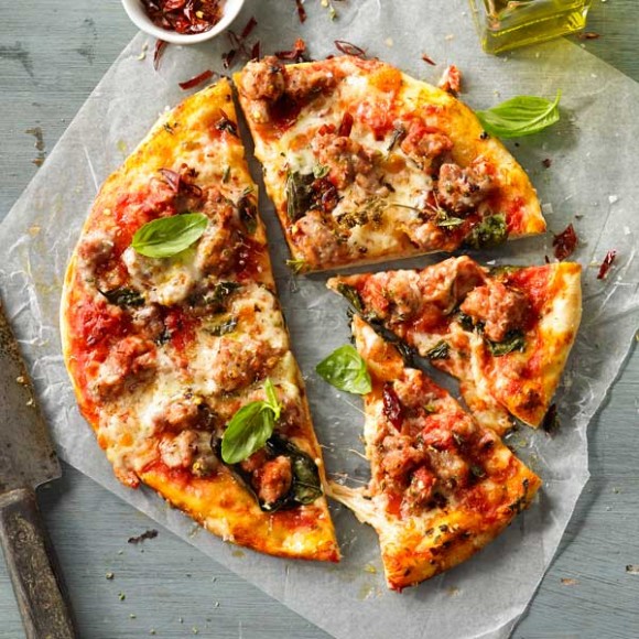 Піца з мисливськими ковбасками: рецепт приготування з фото, види начинки, поради та рекомендації