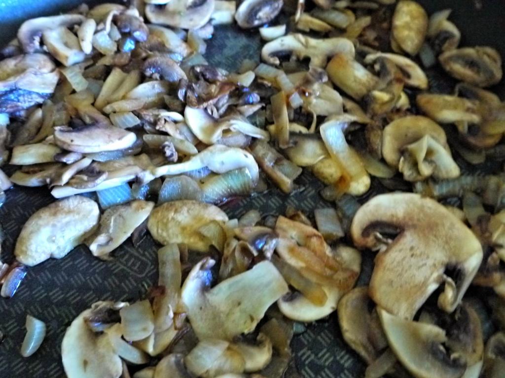 Пиріг перевертиш з грибами і фаршем: рецепт приготування