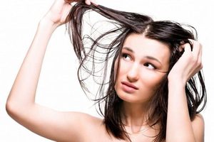 Чому випадає волосся у жінок: причини та способи боротьби, лікування облисіння народними методами