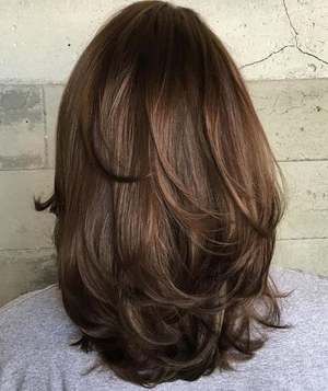 Зачіска каскад на середні волосся: варіанти рваною стрижки, способи укладання, з чубком і без