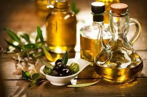 Застосування оливкової олії для обличчя і тіла: склад, використання в домашніх умовах, користь і шкода