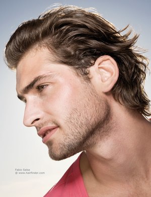 Різноманітність чоловічих зачісок середньої довжини: вибір стрижки для чоловіків з урахуванням форми обличчя і структури волосся