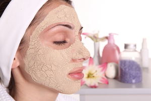 Рожева глина для обличчя: застосування, корисні властивості та відгуки, рецепти масок