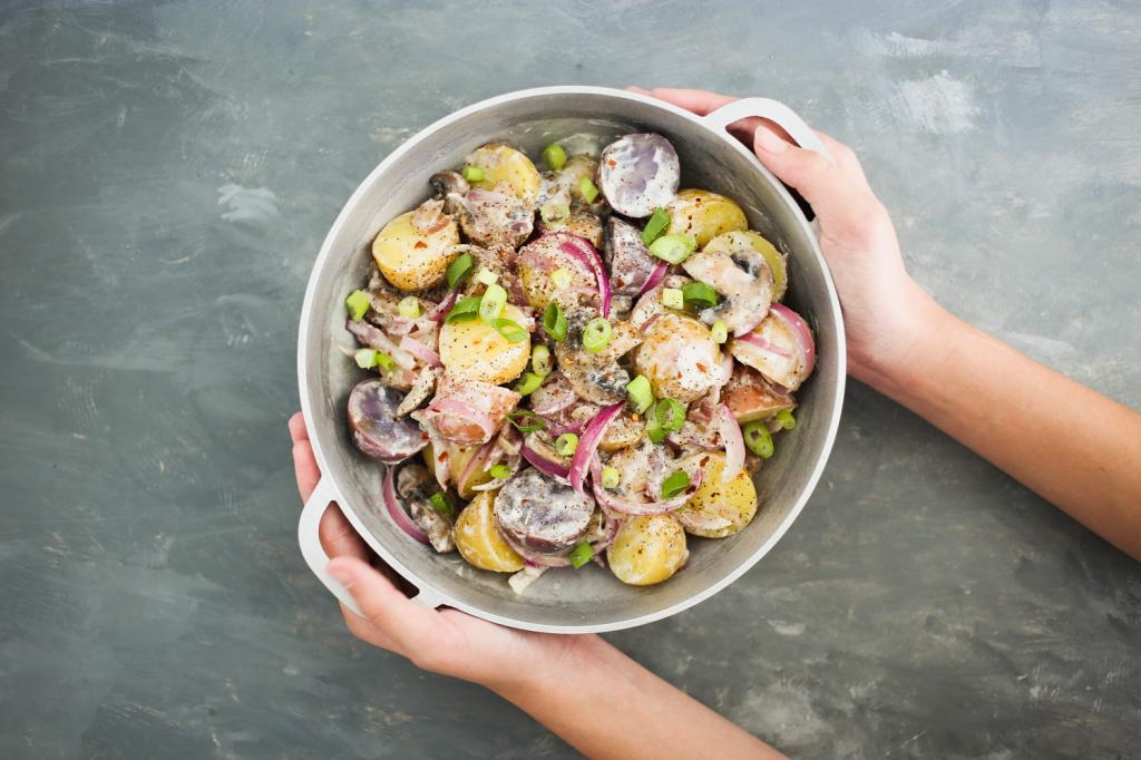 Салат з грибами і картоплею: рецепти приготування