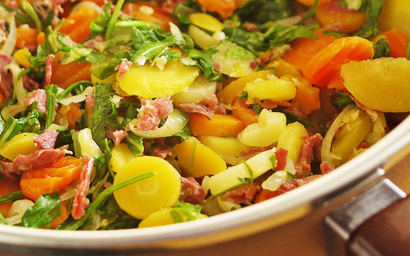 Салат зі смаженим мясом: способи приготування