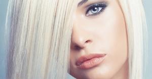 Шампунь проти жовтизни волосся для блондинок: професійні та бюджетні нейтралізатори, правила застосування