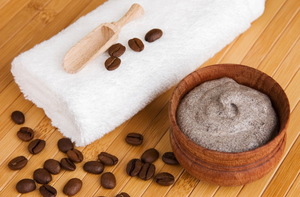 Скраб з кавової гущі в домашніх умовах: користь і шкода, рецепти