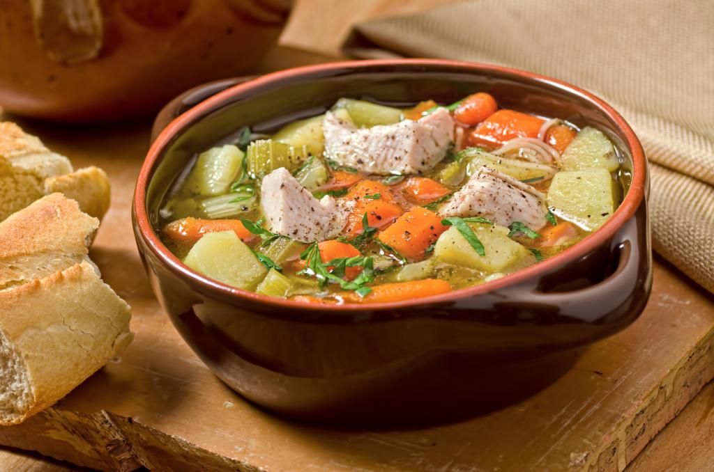 Суп з селерою і куркою: прості рецепти