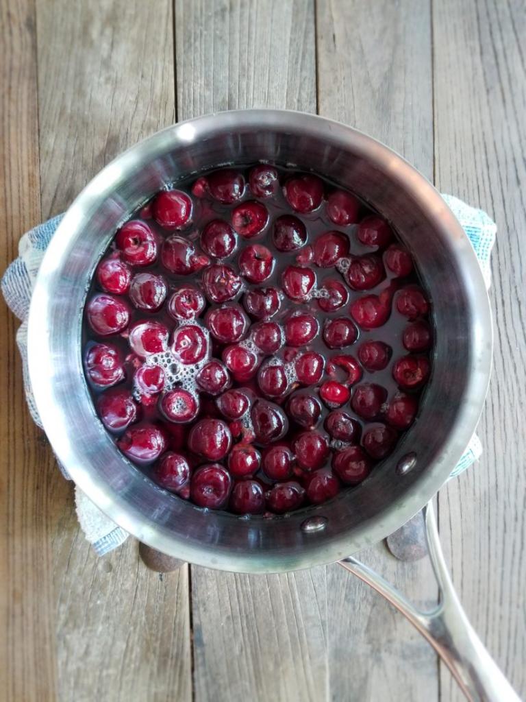 Торт «Хата» з вишнею — особливості приготування, рецепт з фото