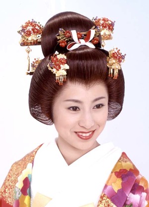 Японські традиційні та сучасні зачіски для дівчат, чоловічий пучок