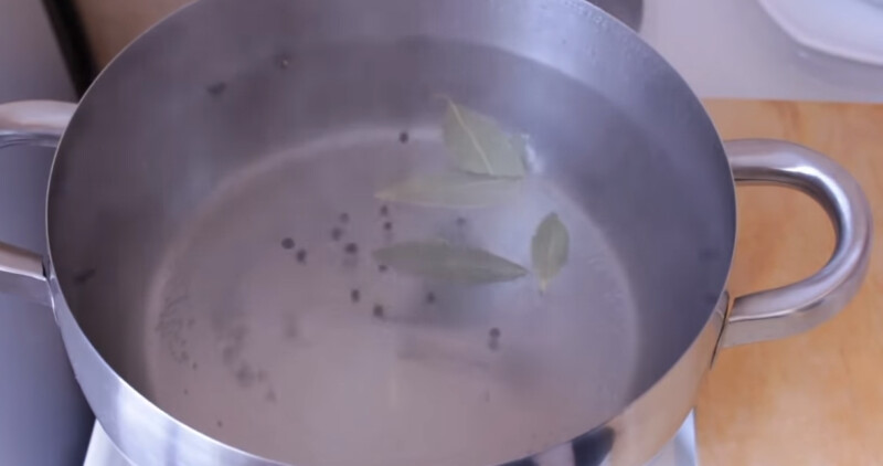 Як правильно варити неочищені заморожені креветки? 6 кращих способів