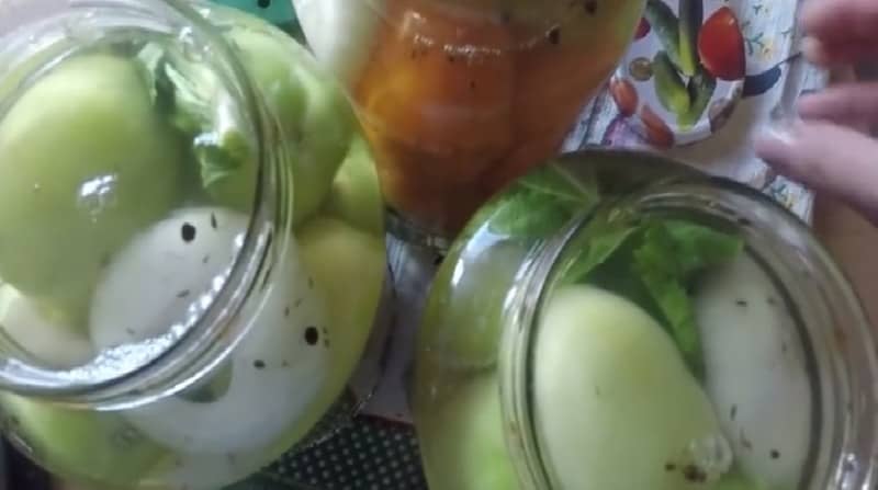 Мариновані зелені помідори на зиму – 7 простих рецептів