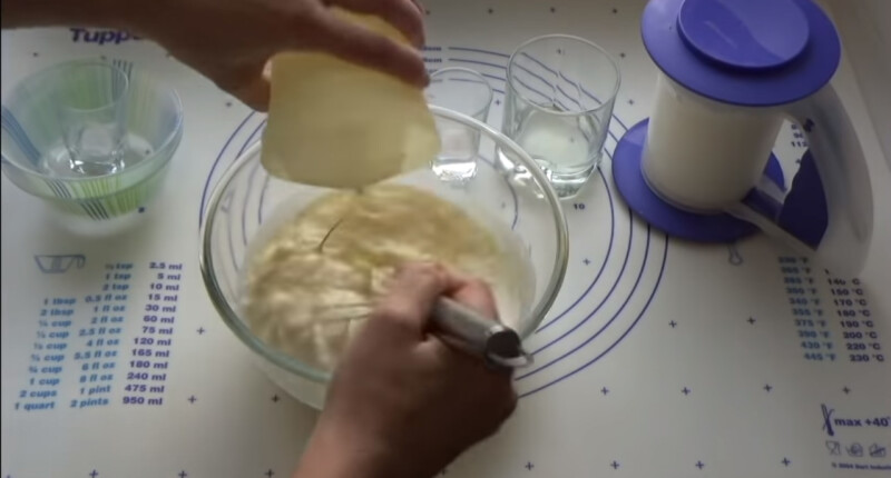 Ажурні млинці на кефірі – смачні рецепти тонких млинців з дірочками