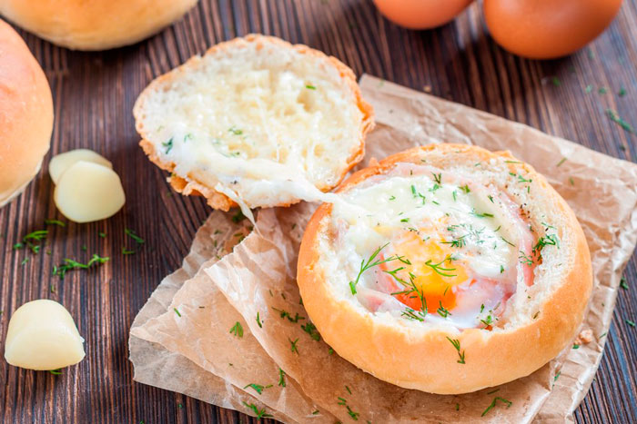 Що можна приготувати з яєць на сніданок смачно і швидко: рецепти