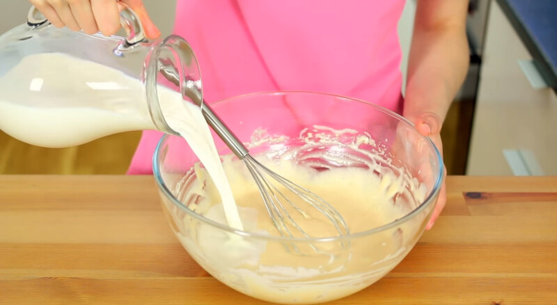 Тонкі млинці на молоці з дірочками – рецепти смачних і ажурних млинців