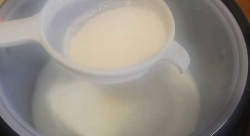 Манна каша на молоці – 6 найсмачніших рецептів без грудочок
