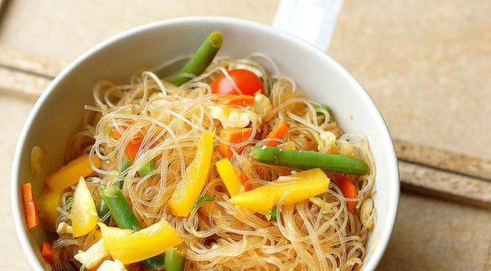 Як приготувати рисову локшину з овочами: рецепти страв