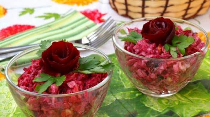 Які салати можна зробити з вареної буряків: 6 рецептів