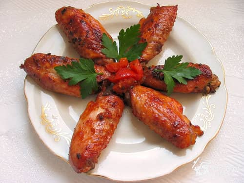 Курячі крильця в духовці — 5 покрокових рецептів з фото