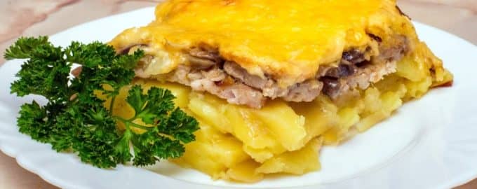 Мясо по французьки з картоплею в духовці рецепт з фото