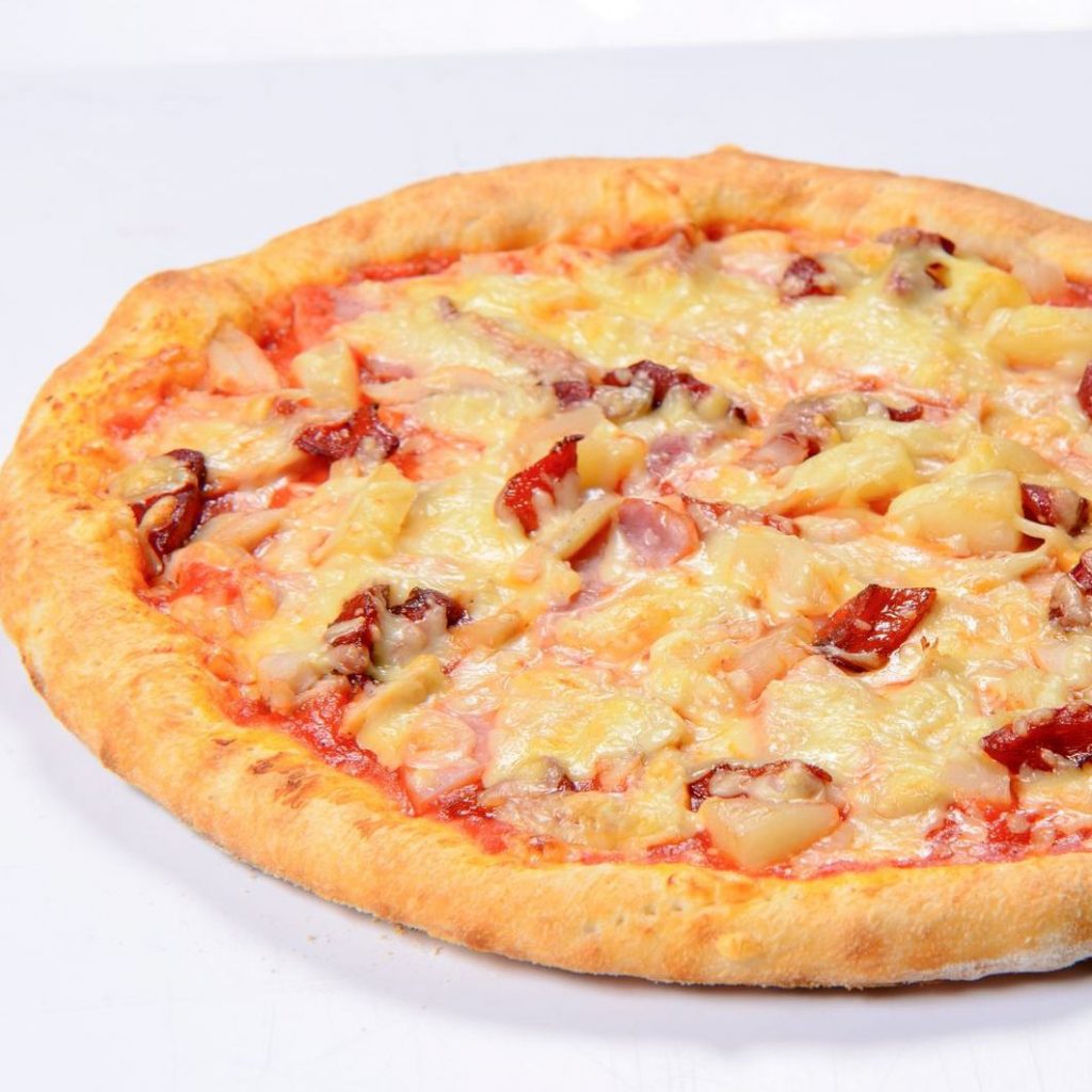 Піца в духовці в домашніх умовах — 5 покрокових рецептів з фото
