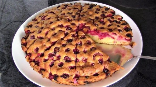 Пиріг з вишнею в духовці простий рецепт з фото