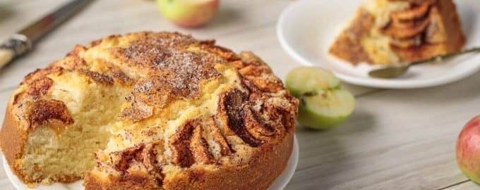 Пиріг з яблуками рецепт на швидку руку