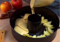 Пиріг шарлотка з яблуками рецепт в духовці найпростіший