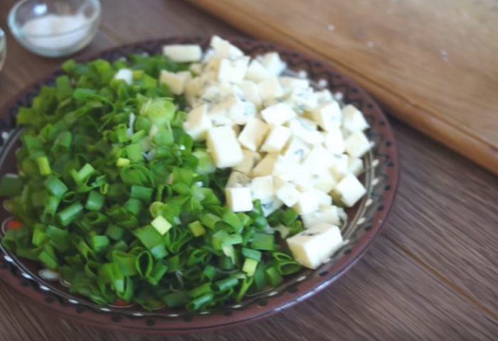 Рецепт картоплі з начинкою в духовці з сиром Дор Блю