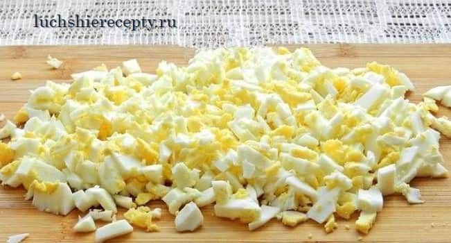 Салат із стручкової квасолею і яйцем – простий рецепт