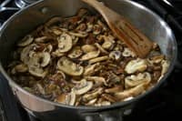 Солянка на зиму з капустою і грибами рецепт