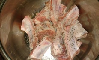 Свинячі реберця з картоплею в духовці — 5 рецептів пальчики оближеш