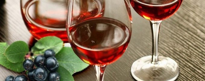 Вино з чорноплідної горобини в домашніх умовах простий рецепт