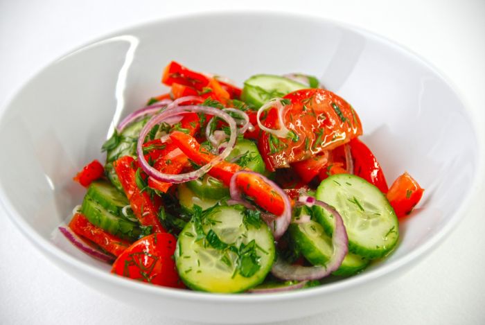 Смачні салати з сирих овочів: смачні рецепти сироїдіння