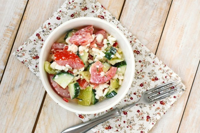 Смачні салати з сиром: рецепти приготування