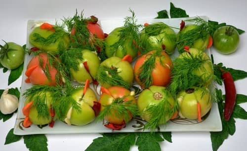 Зелені помідори з часником на зиму рецепти з фото пальчики оближеш