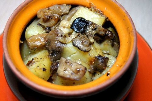 Печеня з мясом і картоплею в духовці — 5 покрокових рецептів з фото