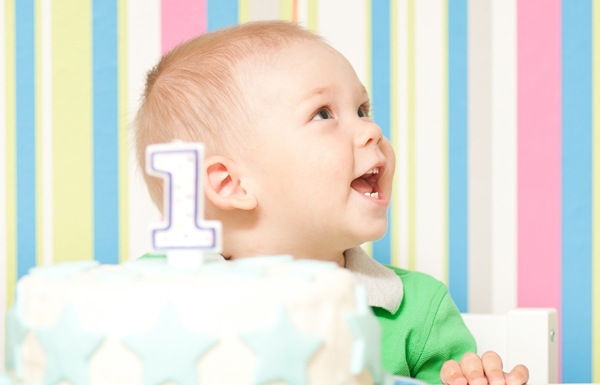 Що подарувати дитині хлопчикові на 1 рік на день народження для гри і для душі на память