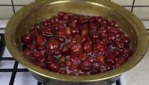 Густе варення з полуниці з цілими ягодами на зиму