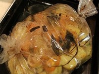 Картопля з куркою в рукаві в духовці рецепт