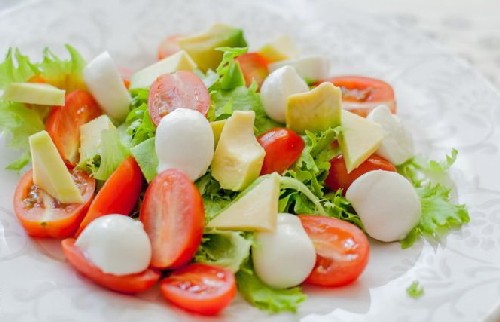 Салати з авокадо — смачні та прості рецепти з фото