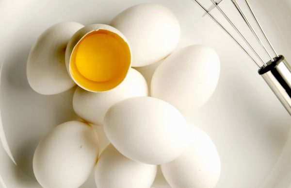 Склад курячого яйця, таблиця категорій по ГОСТу, на які поділяють і чим відрізняються, скільки важить